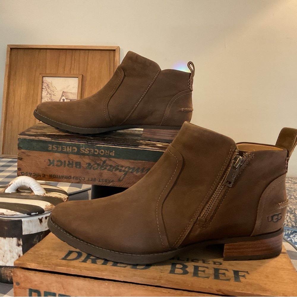 UGG Aureo II Waterproof Brown Suede Leather Zip Ankle Booties Size 8.5